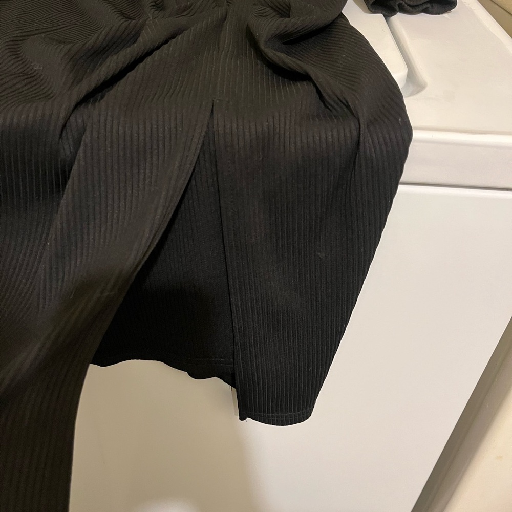 Elegant Black Dress - Picture 4 of 5